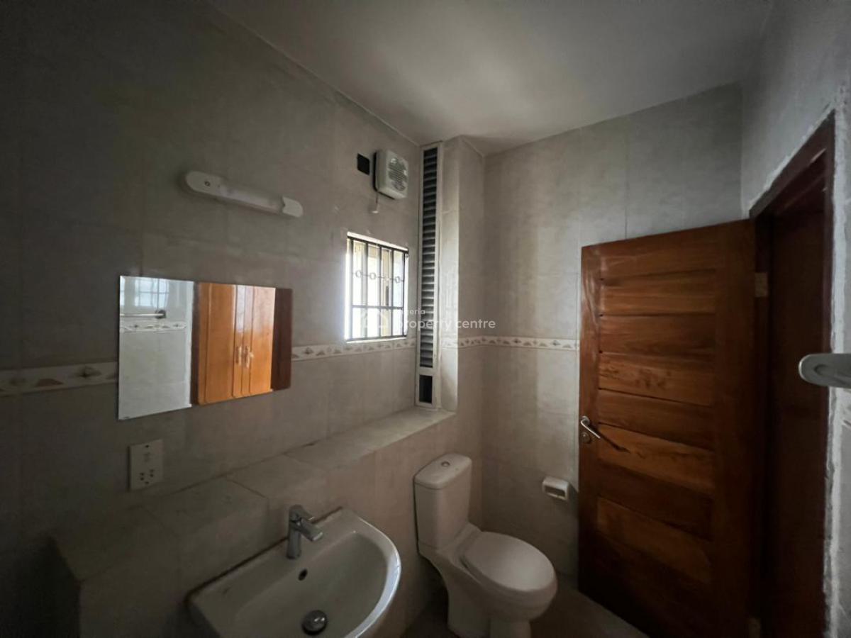 Nicely Renovated 3 Bedrooms Flat (up Floor), Lekki Phase 1, Lekki, Lagos, Flat / Apartment for Rent