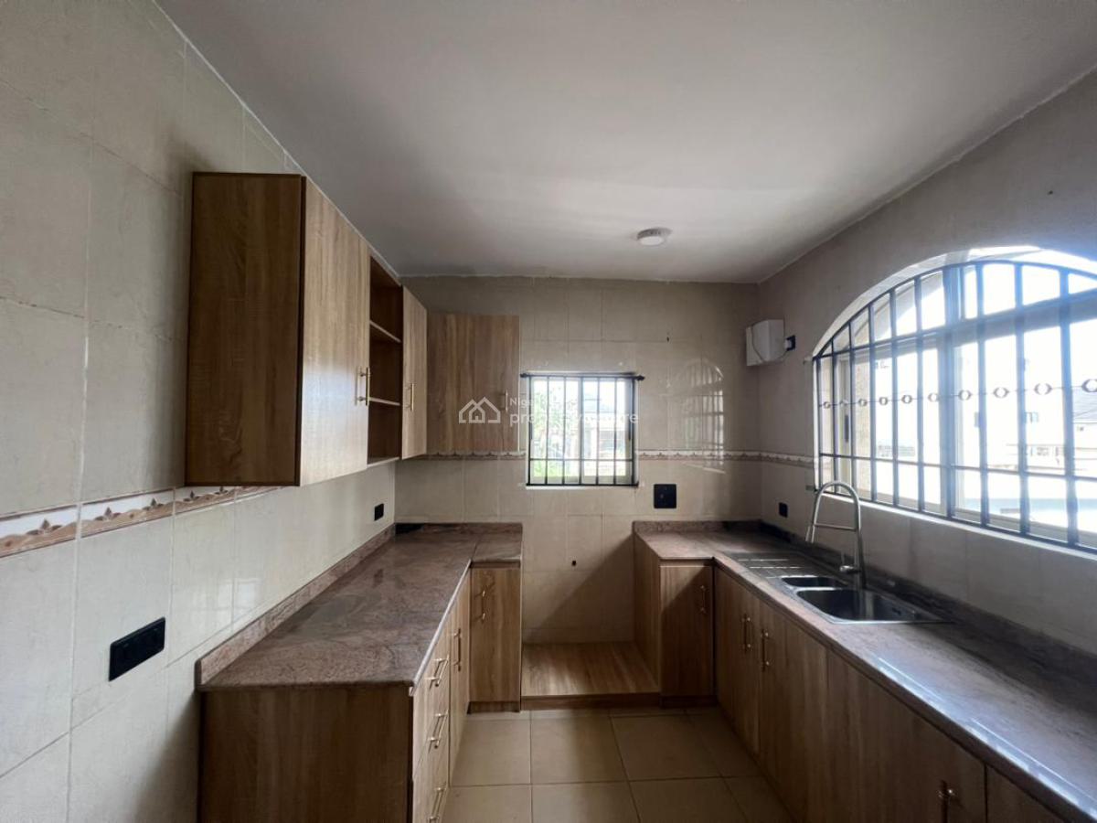 Nicely Renovated 3 Bedrooms Flat (up Floor), Lekki Phase 1, Lekki, Lagos, Flat / Apartment for Rent