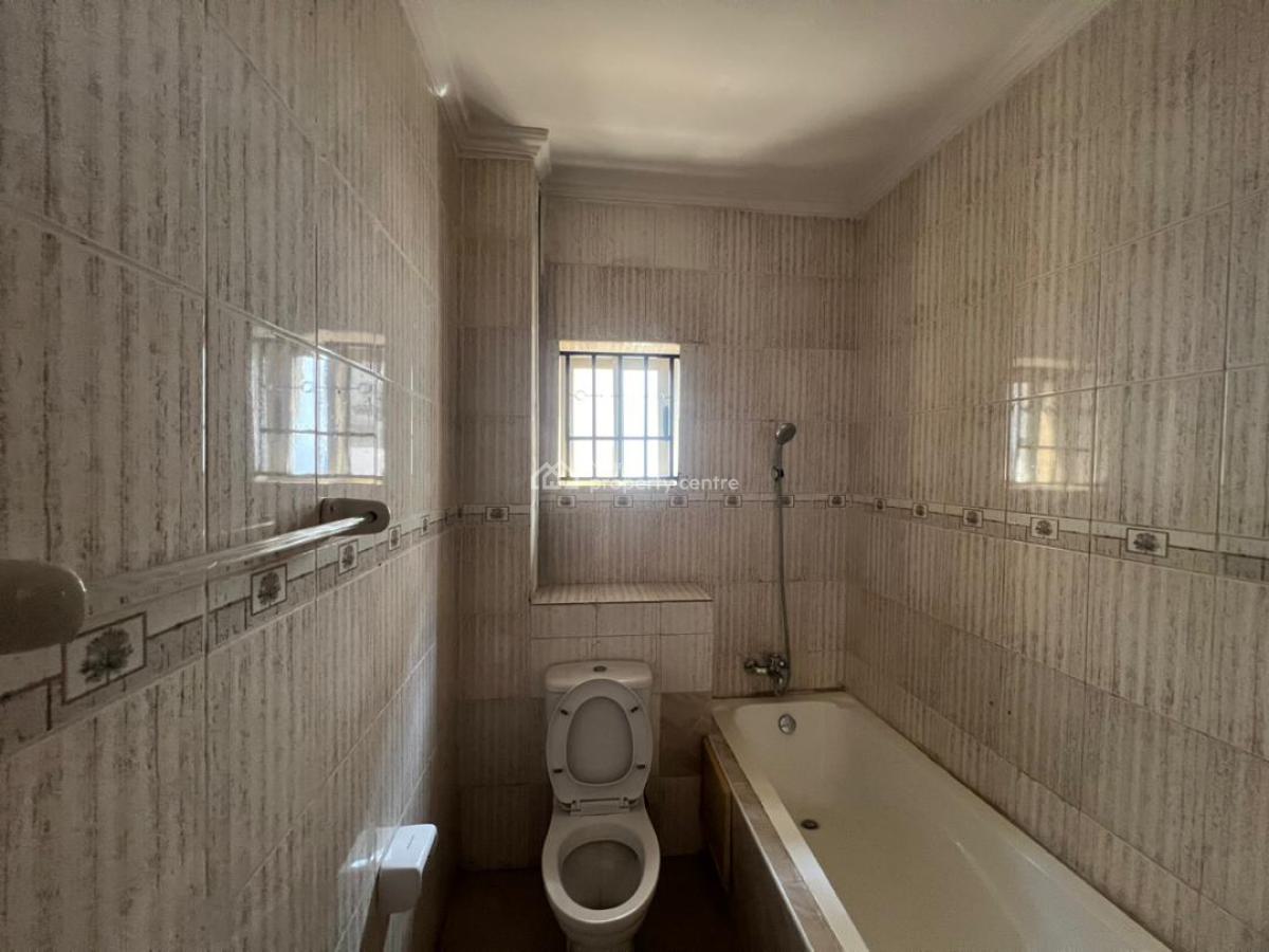 Nicely Renovated 3 Bedrooms Flat (up Floor), Lekki Phase 1, Lekki, Lagos, Flat / Apartment for Rent