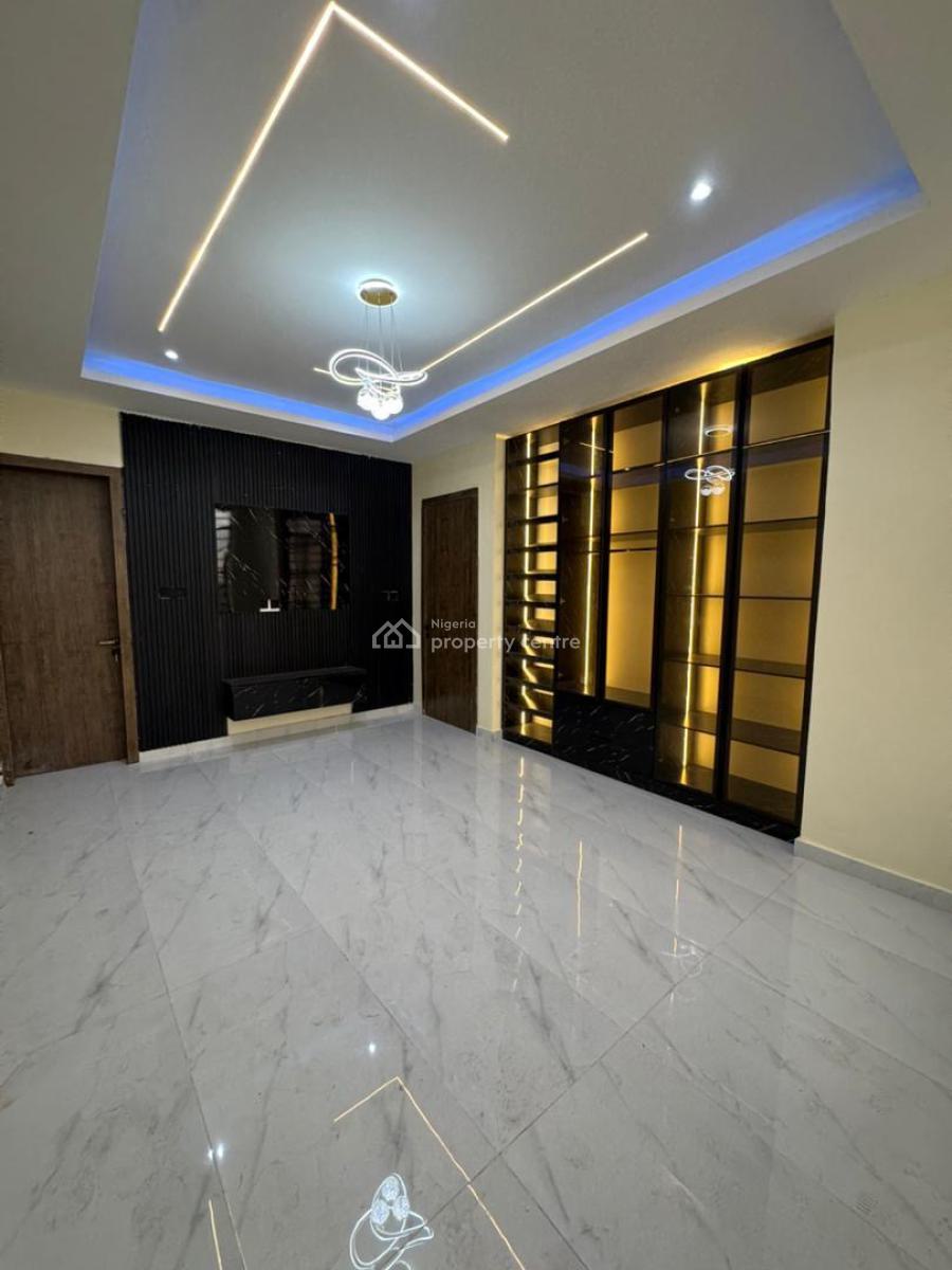 Aesthetically Pleasing 3 Bedroom Apartment with Bq, Lekki Phase 1, Lekki, Lagos, Flat / Apartment for Sale