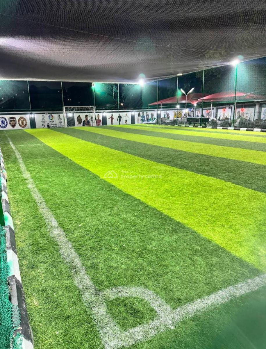 Functional Lounge, Gra Phase 1, Magodo, Lagos, Restaurant / Bar for Rent