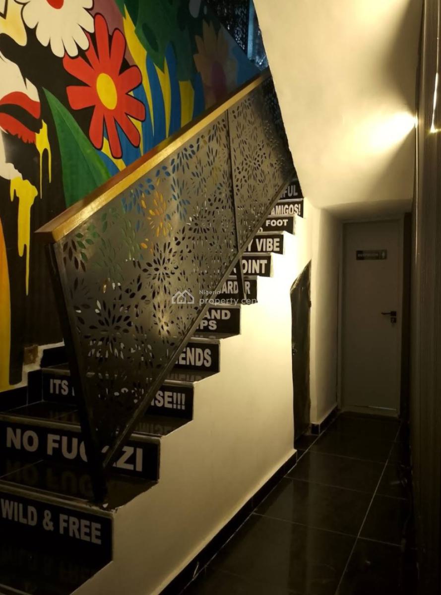 Functional Lounge, Gra Phase 1, Magodo, Lagos, Restaurant / Bar for Rent