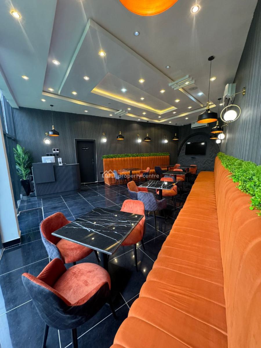 Functional Lounge, Gra Phase 1, Magodo, Lagos, Restaurant / Bar for Rent