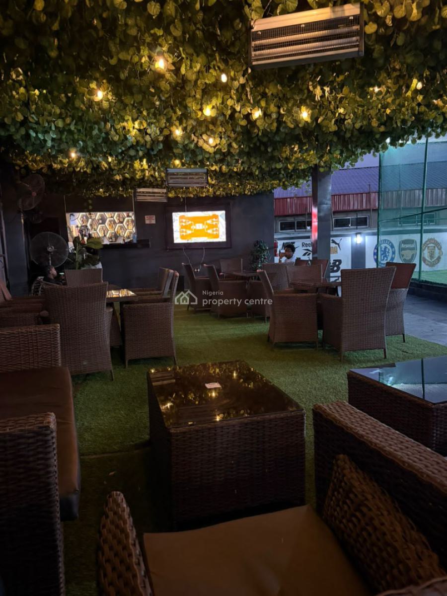 Functional Lounge, Gra Phase 1, Magodo, Lagos, Restaurant / Bar for Rent