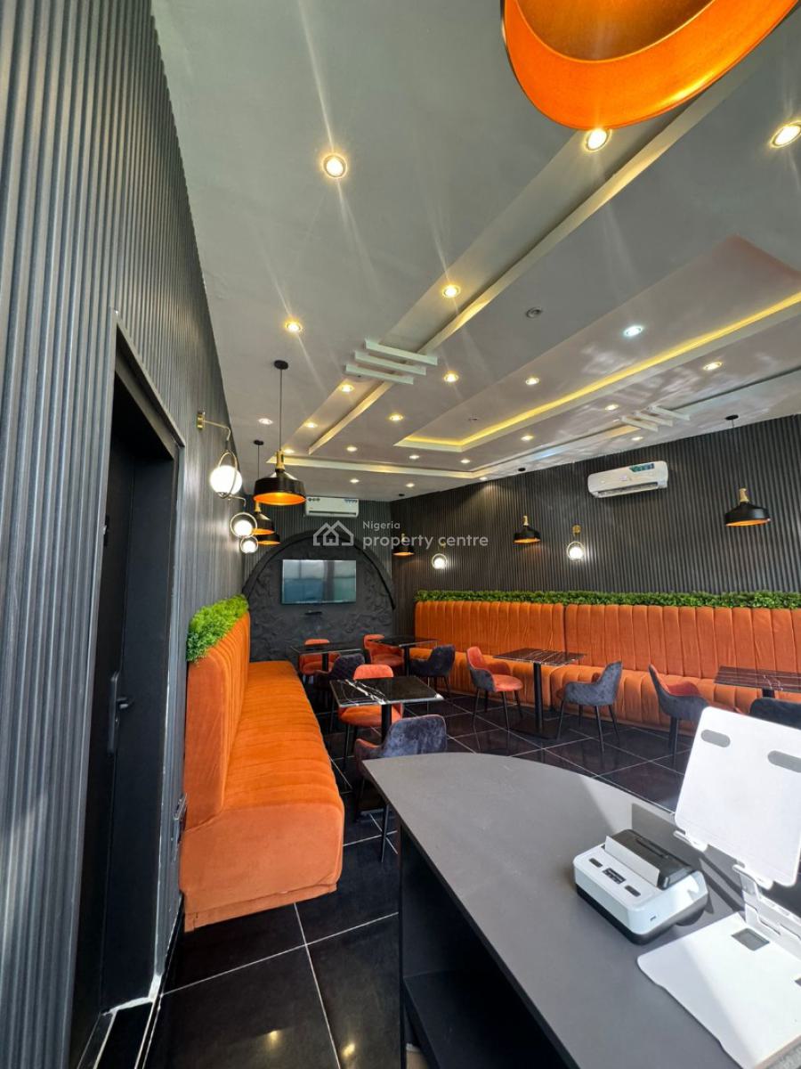 Functional Lounge, Gra Phase 1, Magodo, Lagos, Restaurant / Bar for Rent