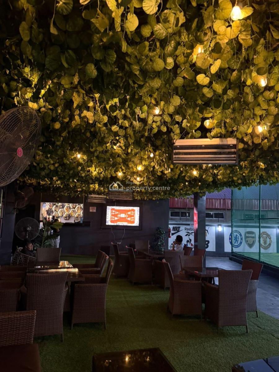 Functional Lounge, Gra Phase 1, Magodo, Lagos, Restaurant / Bar for Rent
