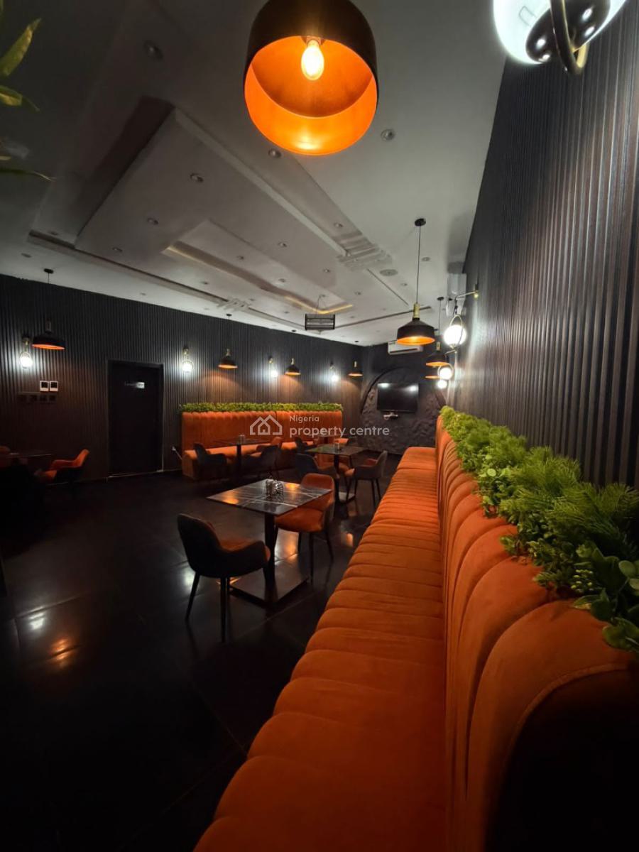 Functional Lounge, Gra Phase 1, Magodo, Lagos, Restaurant / Bar for Rent