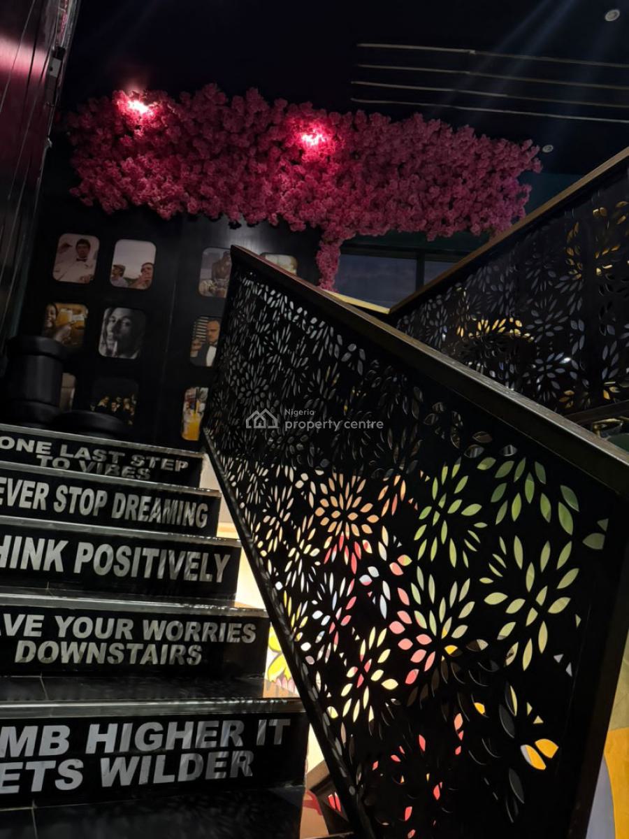 Functional Lounge, Gra Phase 1, Magodo, Lagos, Restaurant / Bar for Rent