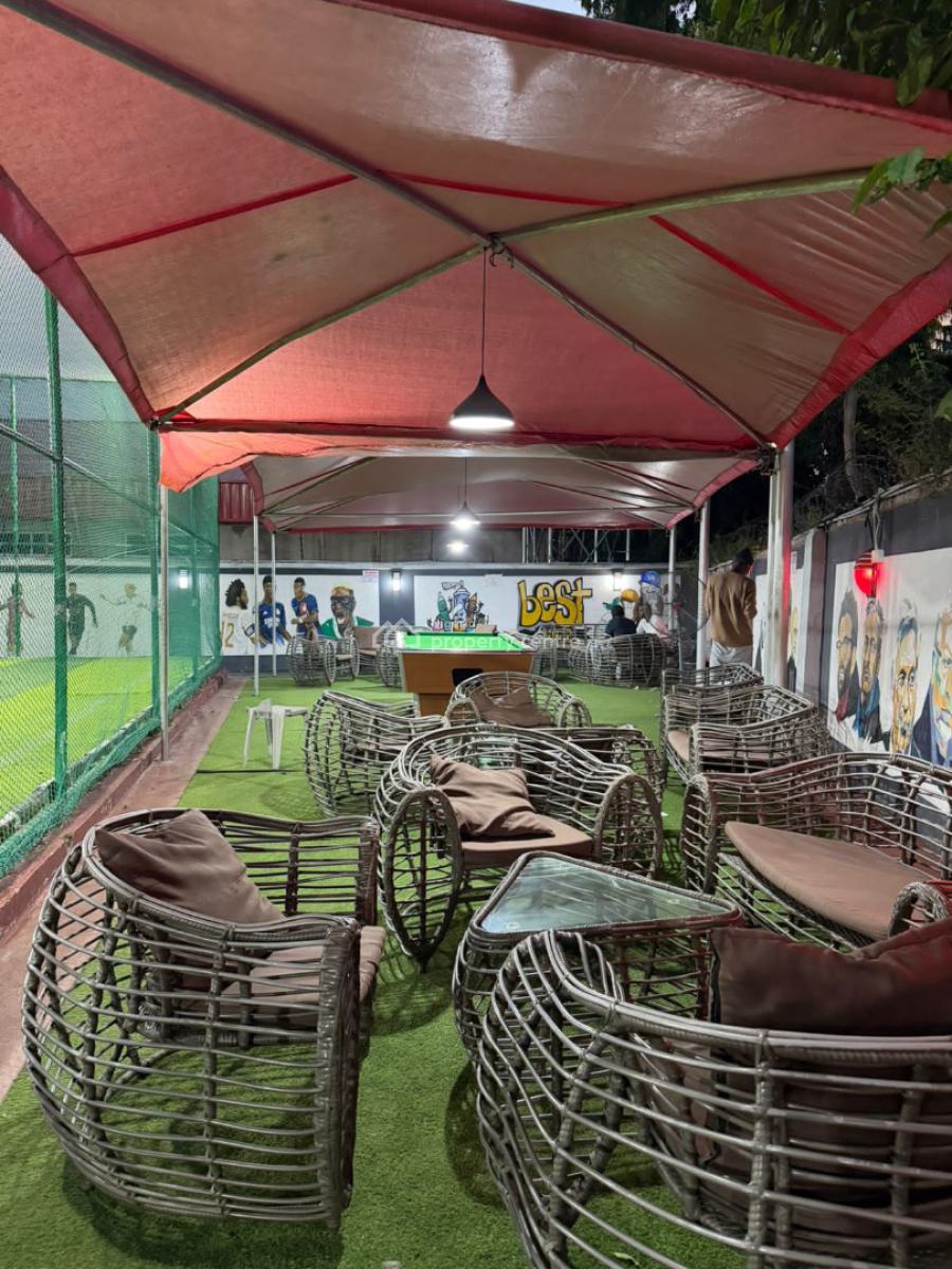 Functional Lounge, Gra Phase 1, Magodo, Lagos, Restaurant / Bar for Rent
