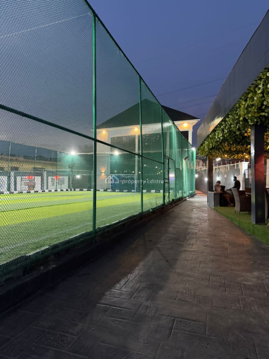 Functional Lounge, Gra Phase 1, Magodo, Lagos, Restaurant / Bar for Rent