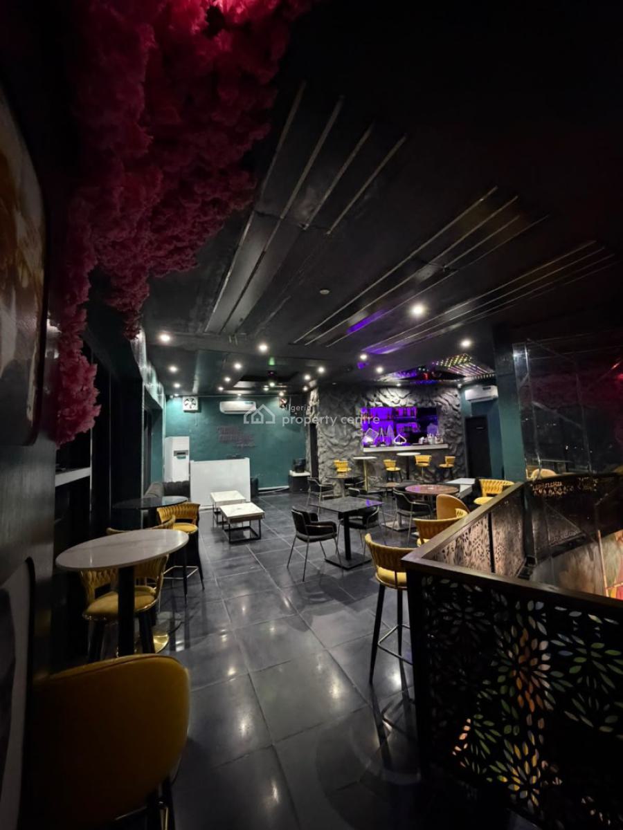 Functional Lounge, Gra Phase 1, Magodo, Lagos, Restaurant / Bar for Rent