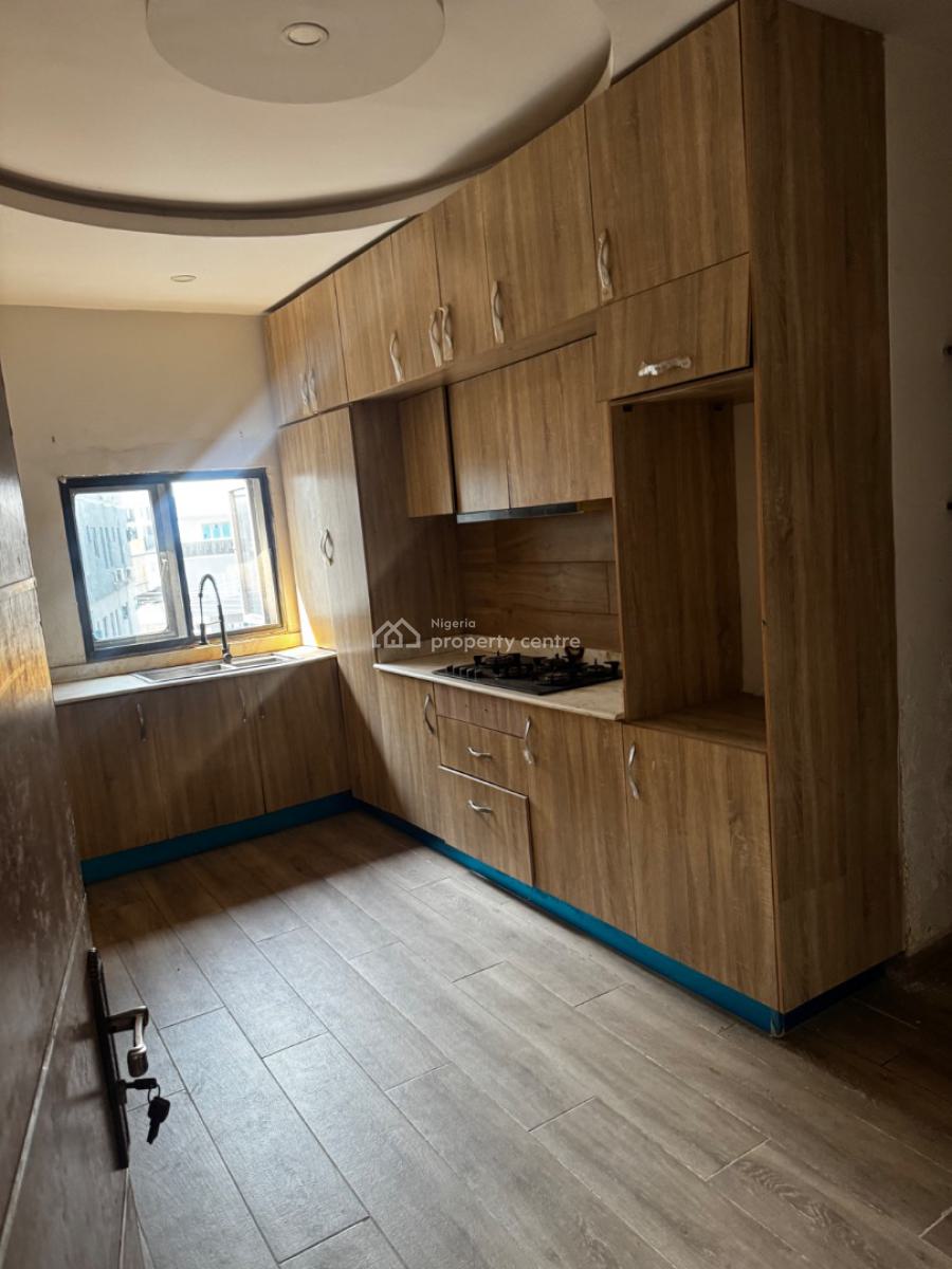 Well Maintained 3-bedroom Apartment with Balcony (upstairs), Orchid Road, Lekki, Lagos, Flat / Apartment for Rent