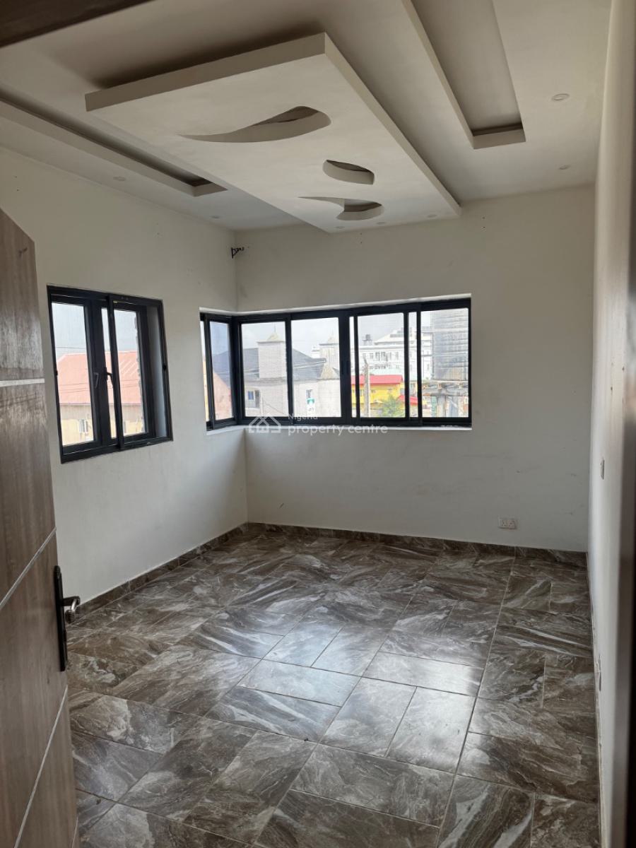 Well Maintained 3-bedroom Apartment with Balcony (upstairs), Orchid Road, Lekki, Lagos, Flat / Apartment for Rent