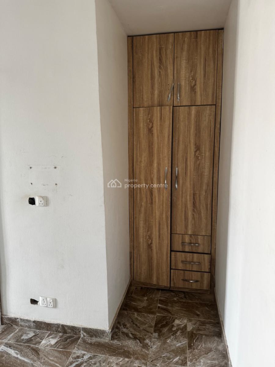 Well Maintained 3-bedroom Apartment with Balcony (upstairs), Orchid Road, Lekki, Lagos, Flat / Apartment for Rent