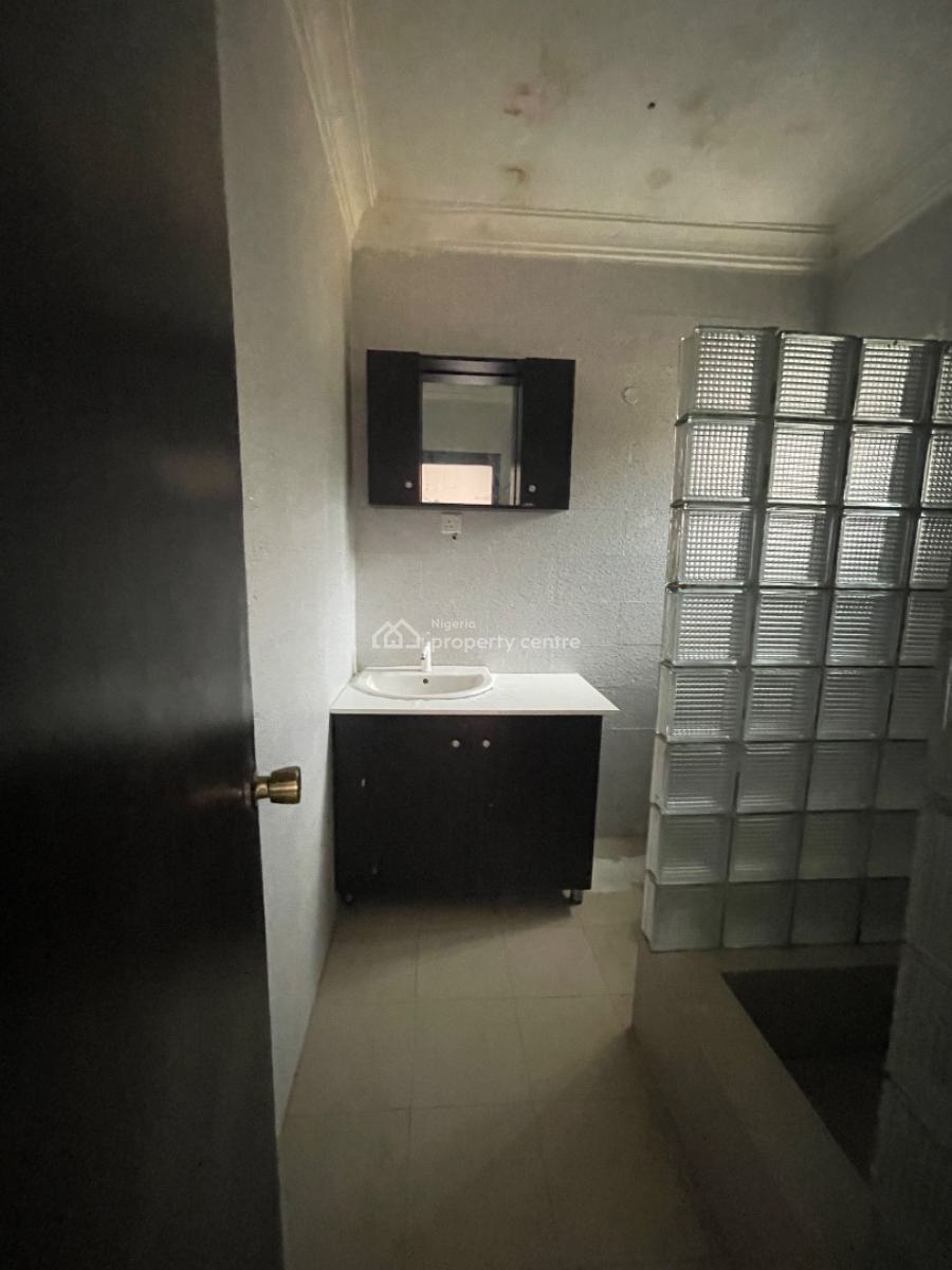Very Nice Spacious 2 Bedroom Flat, Upstairs, Balogun Estate, Sangotedo, Ajah, Lagos, Flat / Apartment for Rent