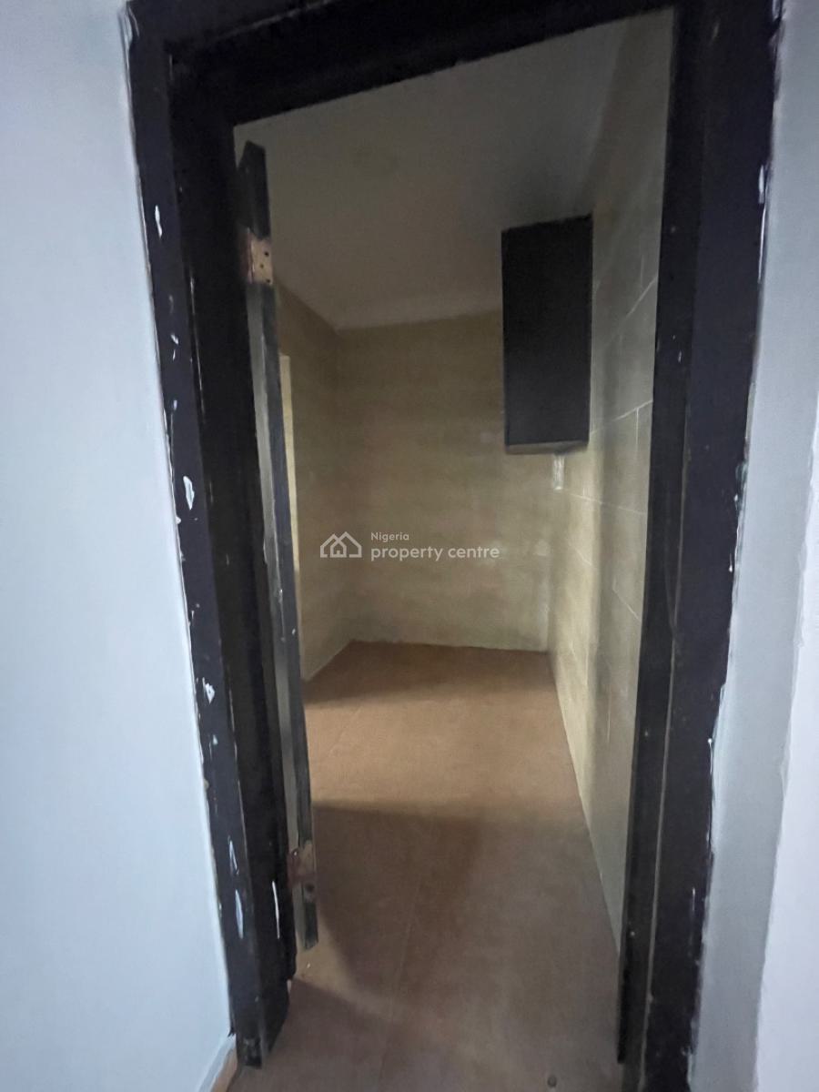 Very Nice Spacious 2 Bedroom Flat, Upstairs, Balogun Estate, Sangotedo, Ajah, Lagos, Flat / Apartment for Rent
