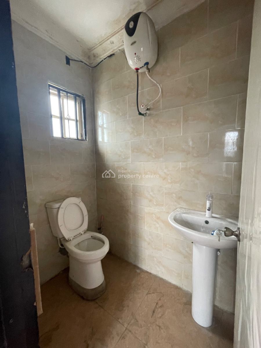 Very Nice Spacious 2 Bedroom Flat, Upstairs, Balogun Estate, Sangotedo, Ajah, Lagos, Flat / Apartment for Rent