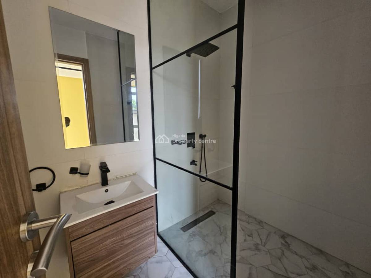 Luxury 3 Bedrooms Flat with Bq,gym,elevator. Etc, Off Queens Drive., Old Ikoyi, Ikoyi, Lagos, Flat / Apartment for Rent