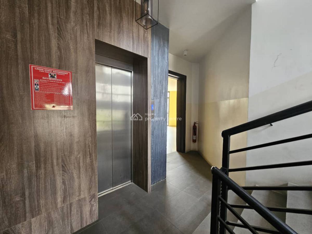 Luxury 3 Bedrooms Flat with Bq,gym,elevator. Etc, Off Queens Drive., Old Ikoyi, Ikoyi, Lagos, Flat / Apartment for Rent