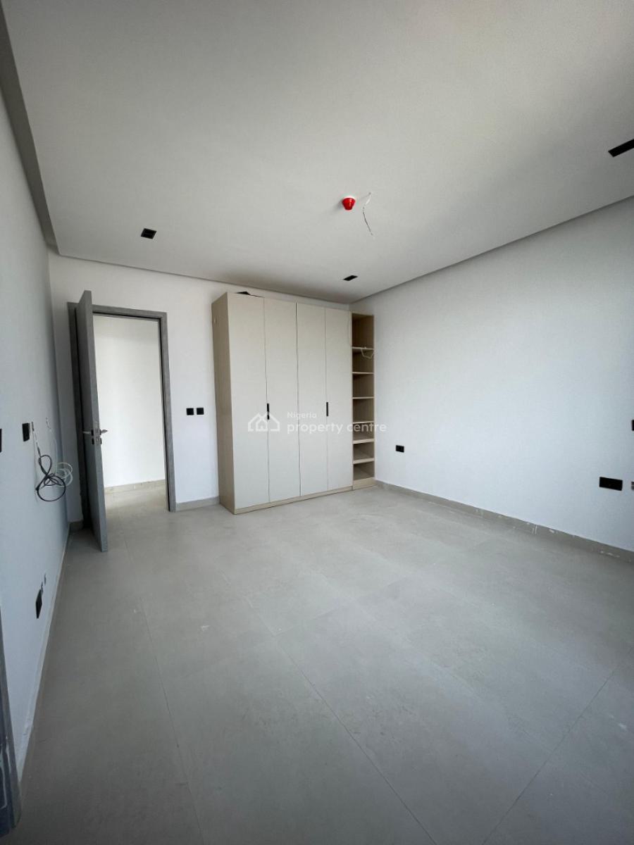 Spacious  3 Bedroom, Lekki Phase 1, Lekki, Lagos, Flat / Apartment for Sale