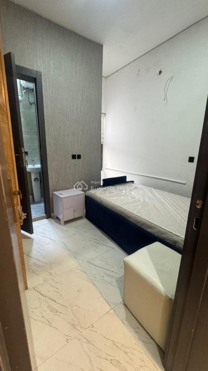 Single Room in a Shared Apartment, Orchid Road, Lekki, Lagos, House for Rent