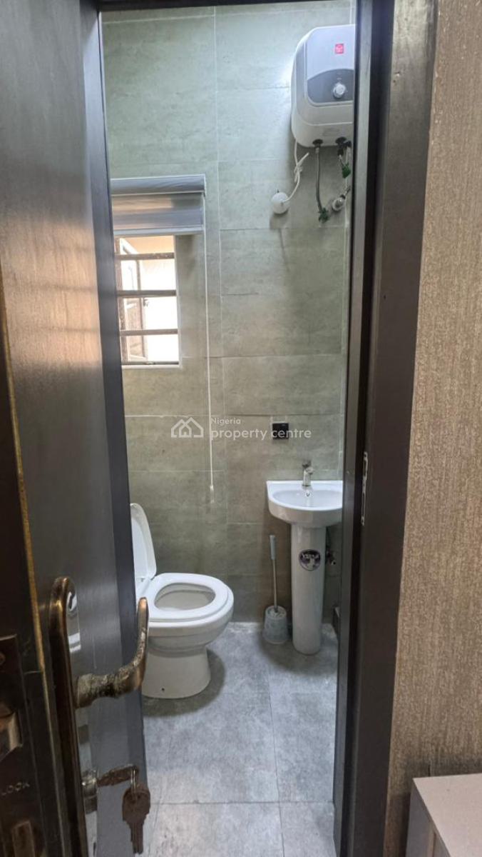 Single Room in a Shared Apartment, Orchid Road, Lekki, Lagos, House for Rent