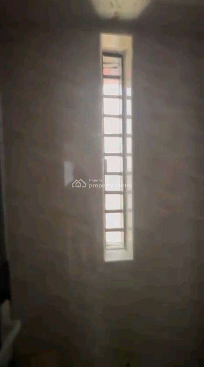 Newly Built and Standard 2 Bedroom Pent House, Akoka, Yaba, Lagos, Flat / Apartment for Sale