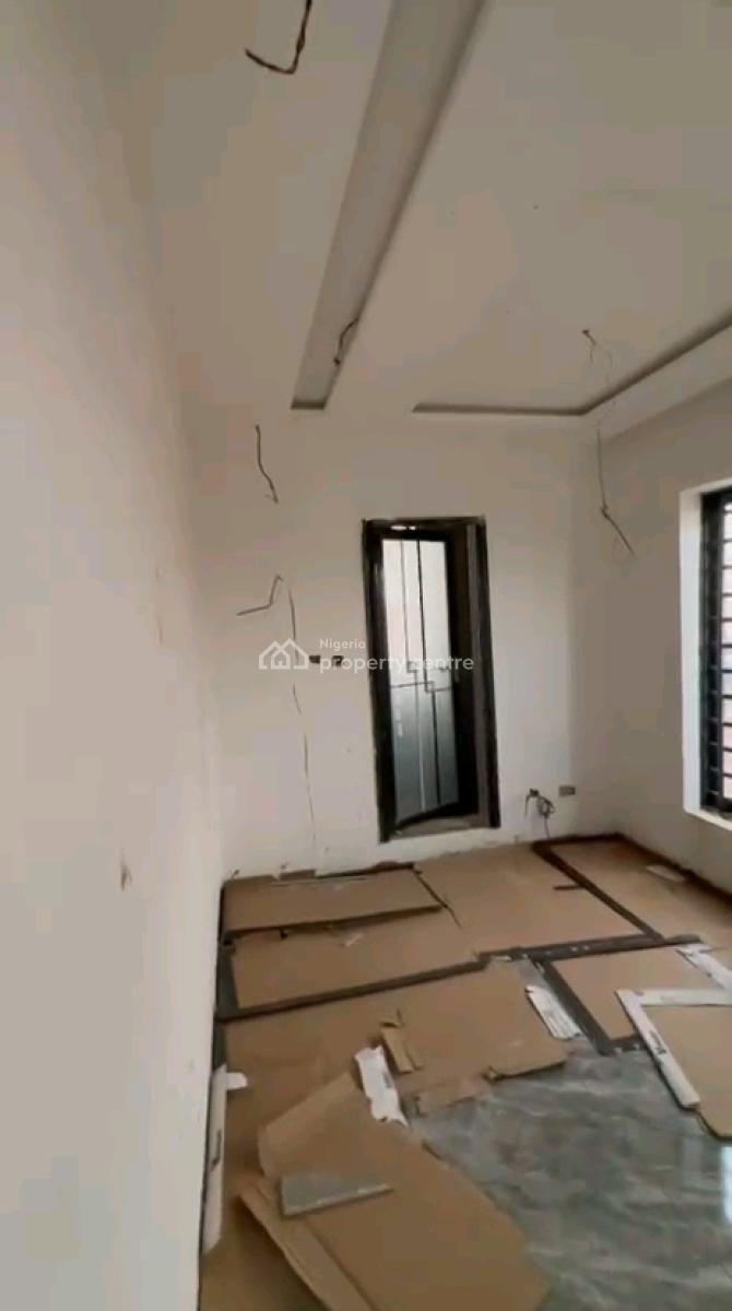 Newly Built and Standard 2 Bedroom Pent House, Akoka, Yaba, Lagos, Flat / Apartment for Sale