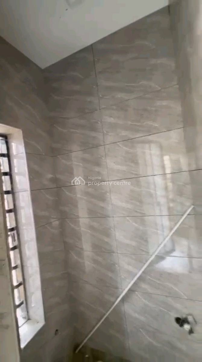 Newly Built and Standard 2 Bedroom Pent House, Akoka, Yaba, Lagos, Flat / Apartment for Sale