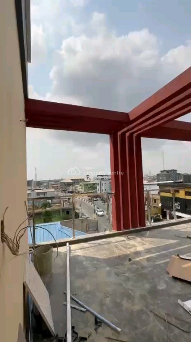 Newly Built and Standard 2 Bedroom Pent House, Akoka, Yaba, Lagos, Flat / Apartment for Sale
