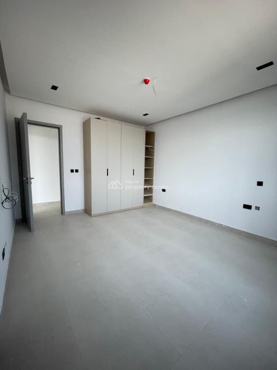 Spacious 2 Bedroom Apartment with Pool, Lekki Phase 1, Lekki, Lagos, Flat / Apartment for Sale