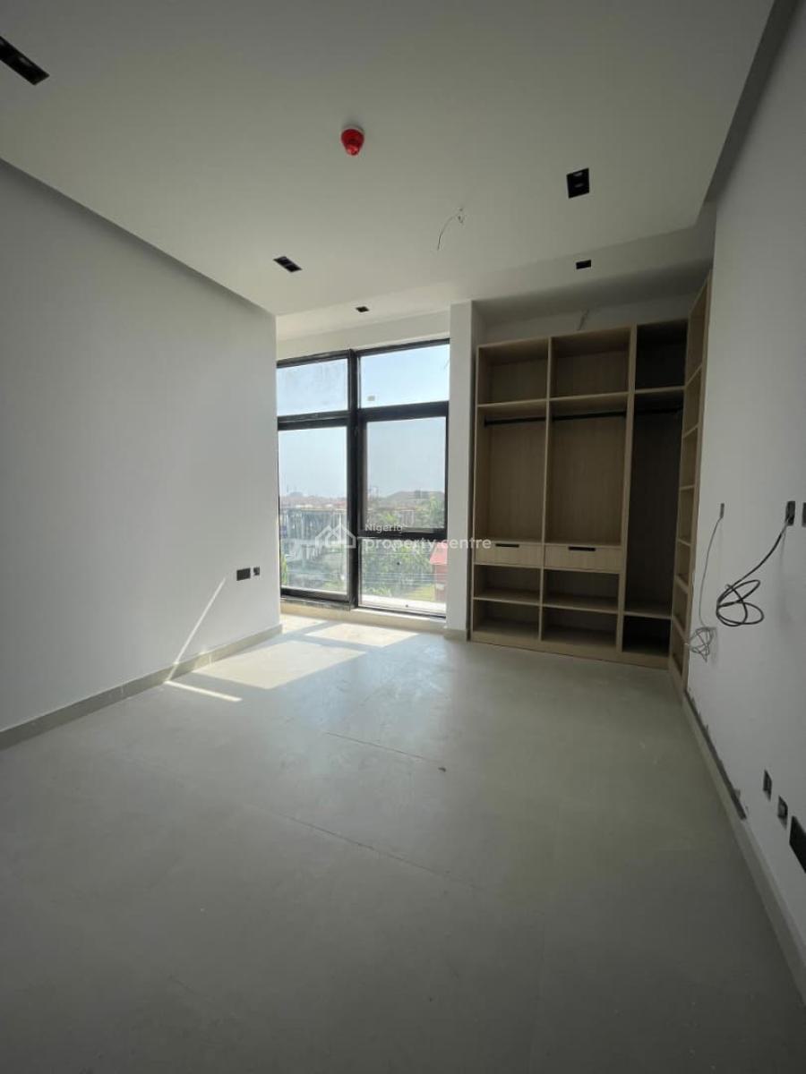 Spacious 2 Bedroom Apartment with Pool, Lekki Phase 1, Lekki, Lagos, Flat / Apartment for Sale