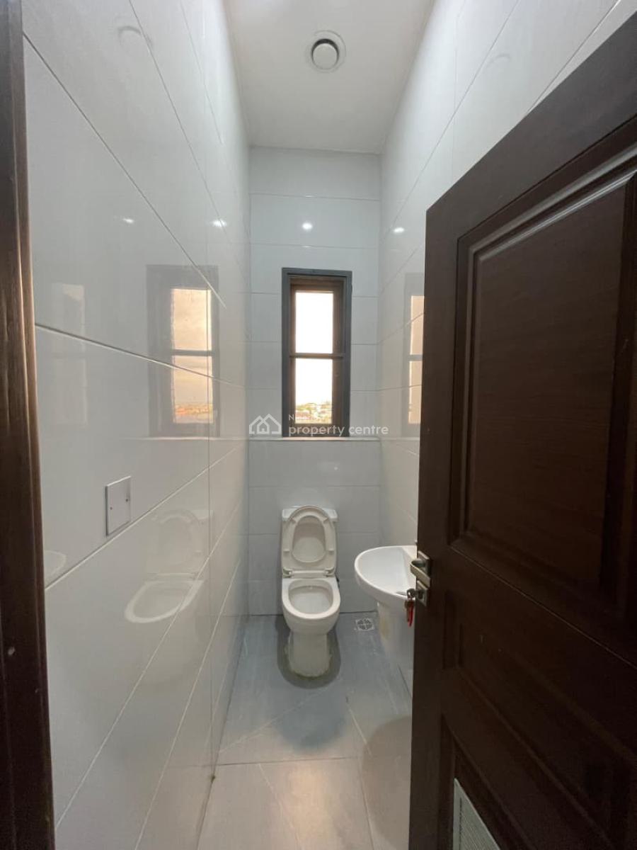 Spacious 2 Bedroom Apartment with Pool, Lekki Phase 1, Lekki, Lagos, Flat / Apartment for Sale