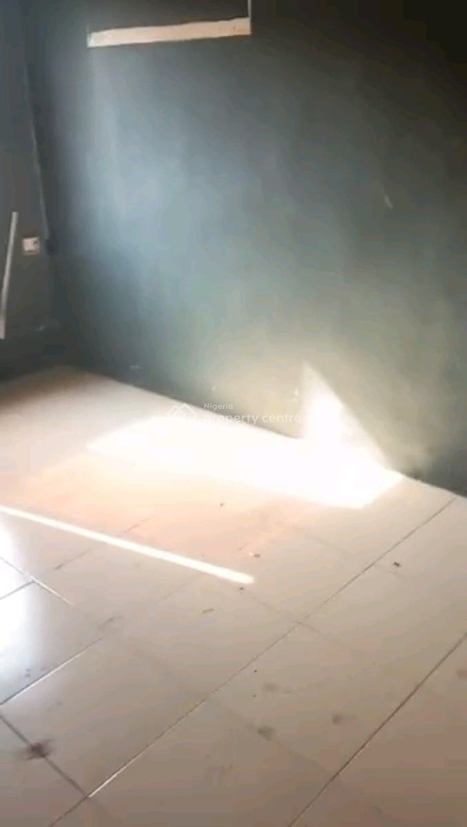 Big Self Contain Room, Abule Ijesha Bus-stop, Abule Ijesha, Yaba, Lagos, Self Contain (single Rooms) for Rent