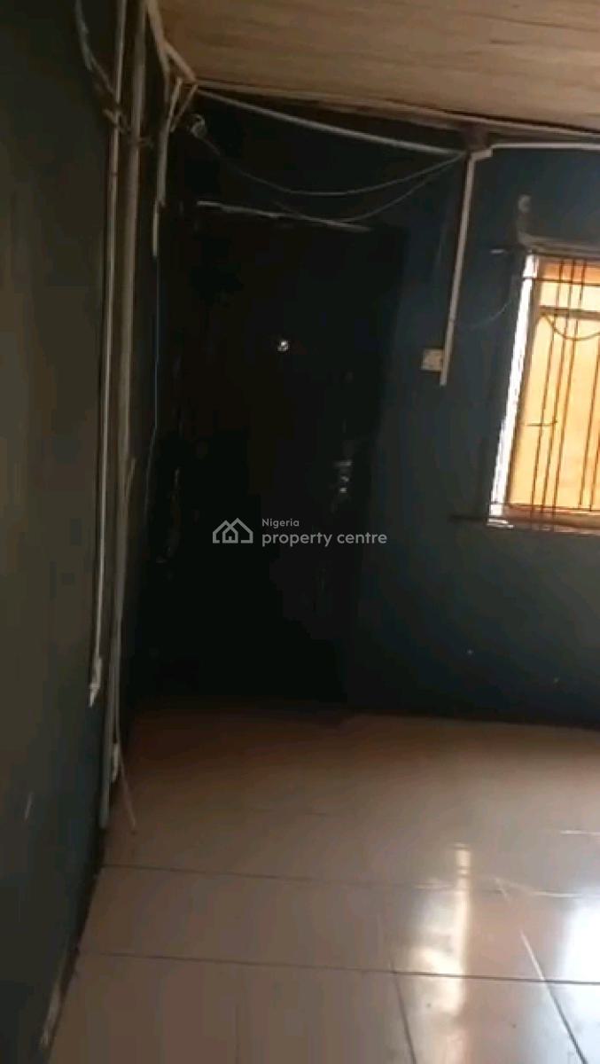 Big Self Contain Room, Abule Ijesha Bus-stop, Abule Ijesha, Yaba, Lagos, Self Contain (single Rooms) for Rent