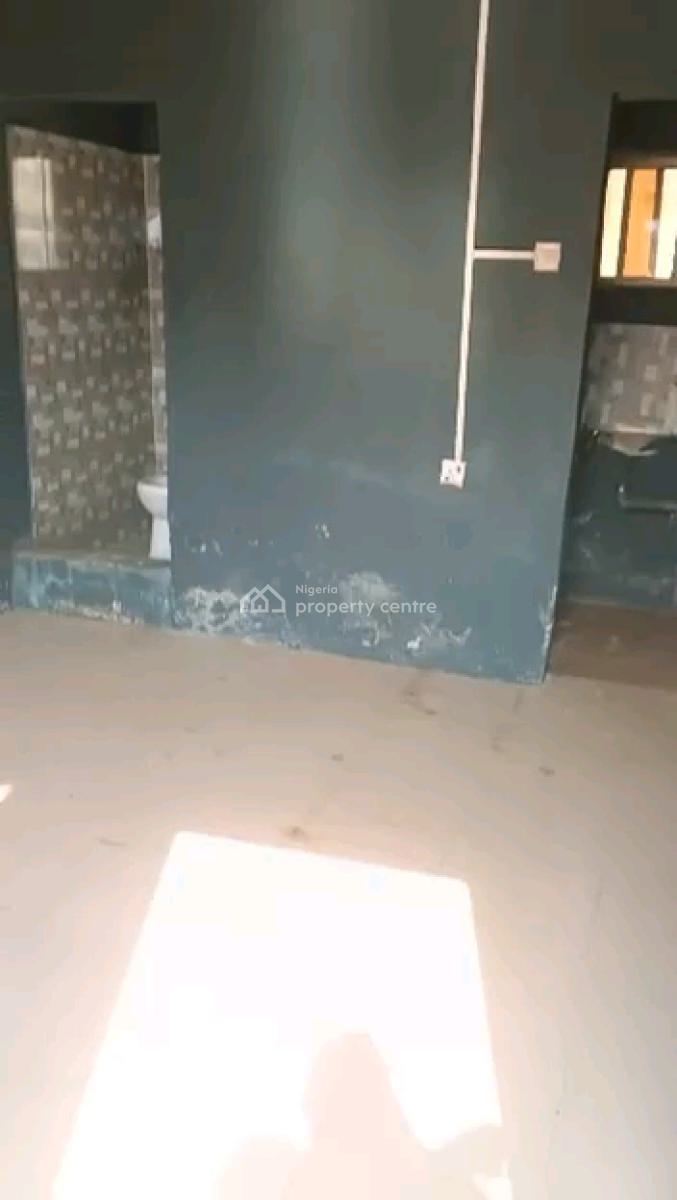 Big Self Contain Room, Abule Ijesha Bus-stop, Abule Ijesha, Yaba, Lagos, Self Contain (single Rooms) for Rent