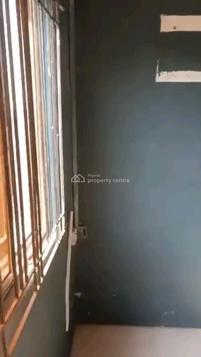 Big Room Self, Abule Ijesha Bus Stop, Abule Ijesha, Yaba, Lagos, Self Contain (single Rooms) for Rent