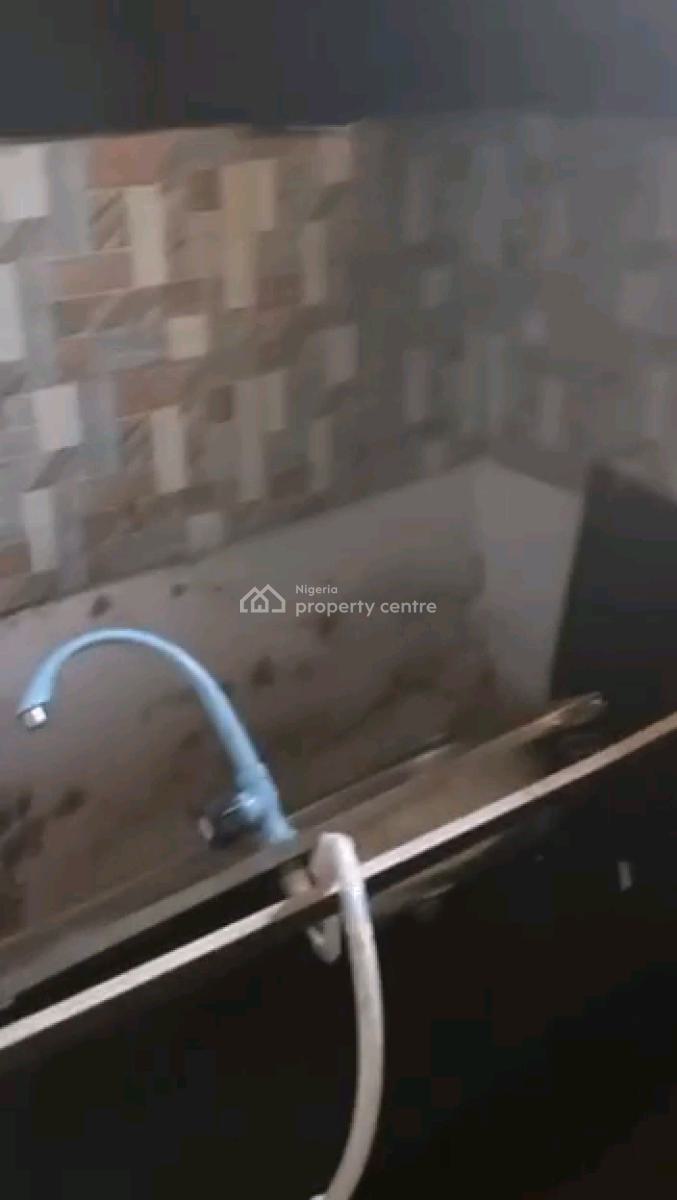 Big Room Self, Abule Ijesha Bus Stop, Abule Ijesha, Yaba, Lagos, Self Contain (single Rooms) for Rent