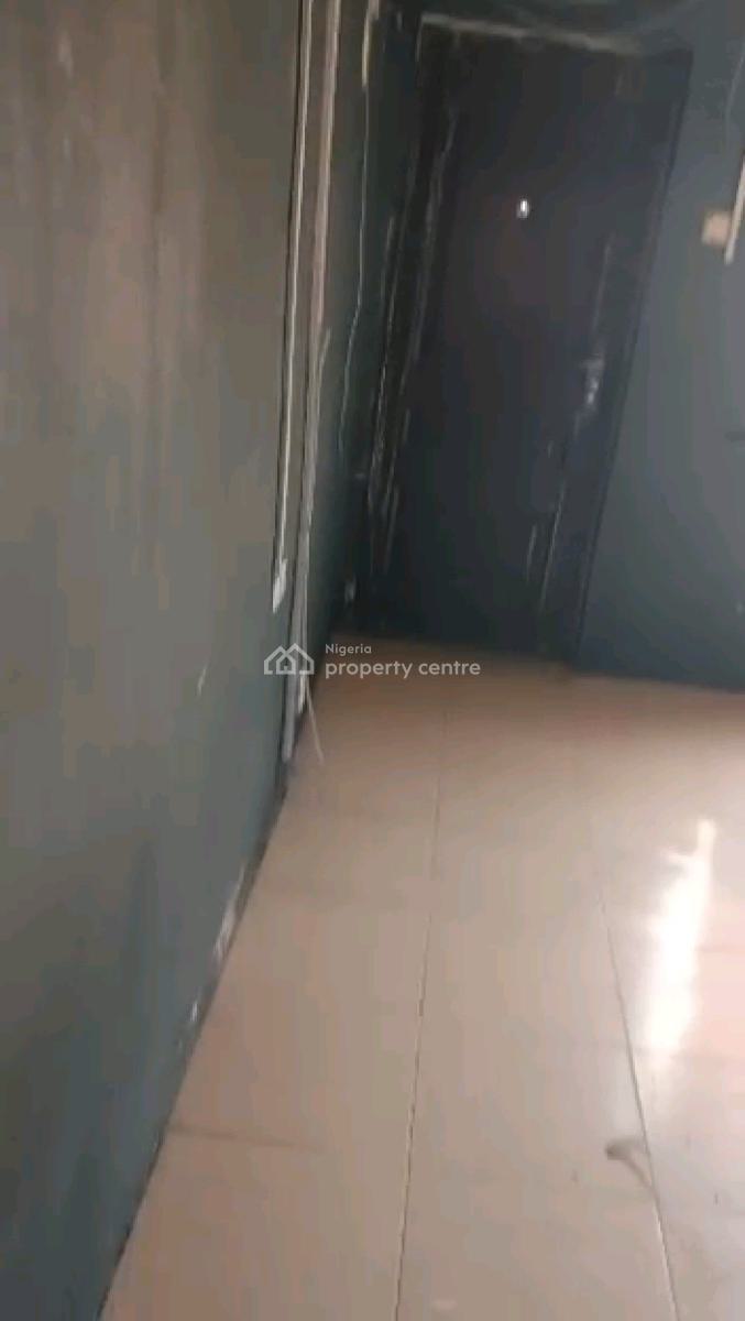 Big Room Self, Abule Ijesha Bus Stop, Abule Ijesha, Yaba, Lagos, Self Contain (single Rooms) for Rent