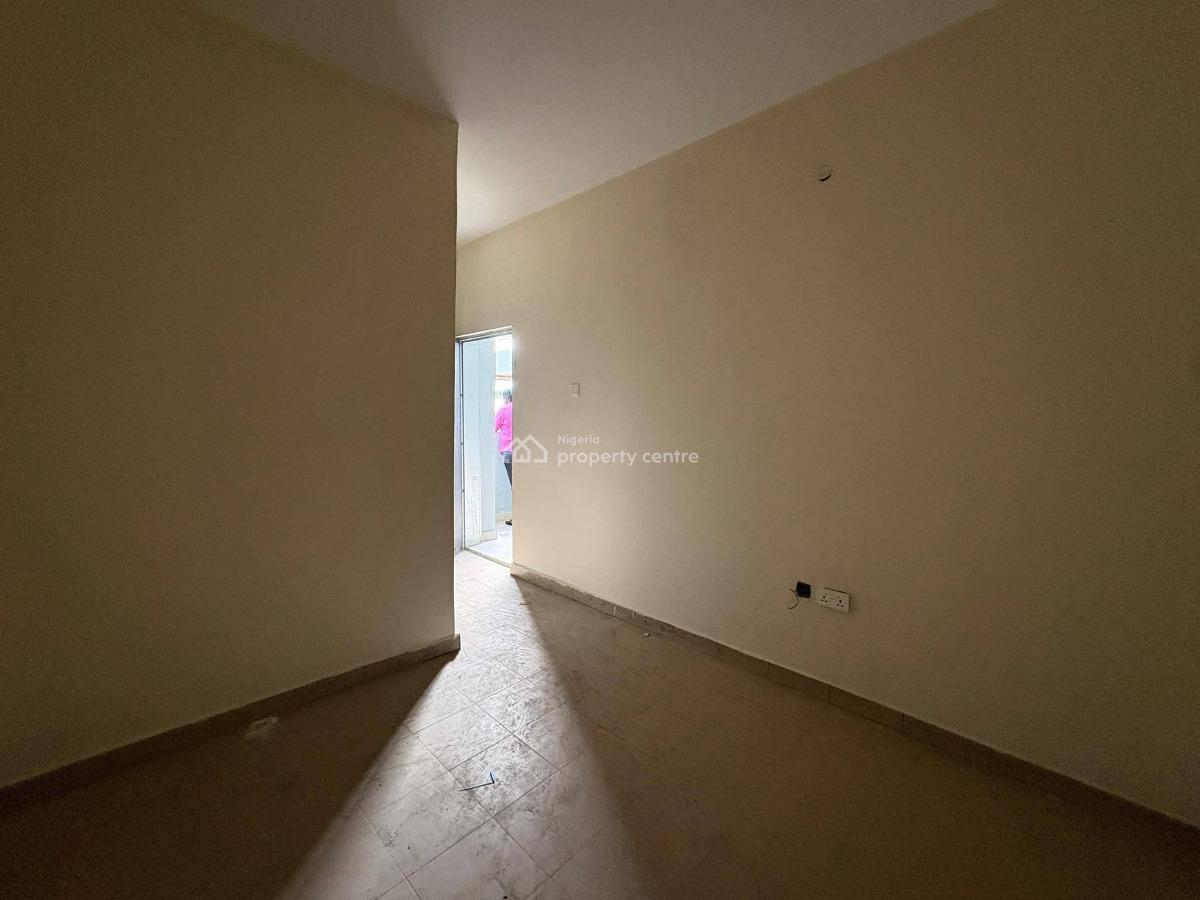 Luxury Newly Renovated 3 Bedroom Flat with Bq, Lekki Phase 1, Lekki, Lagos, Flat / Apartment for Rent