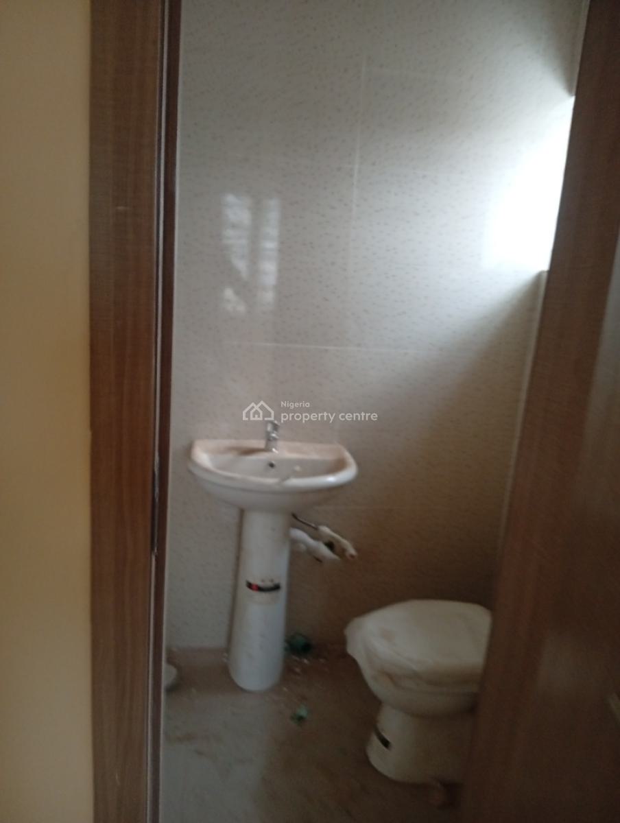 Executive 2 Bedrooms Flat, Modupe Estate, Alagbole, Via Ojodu Berger, Ojodu, Lagos, Flat / Apartment for Rent