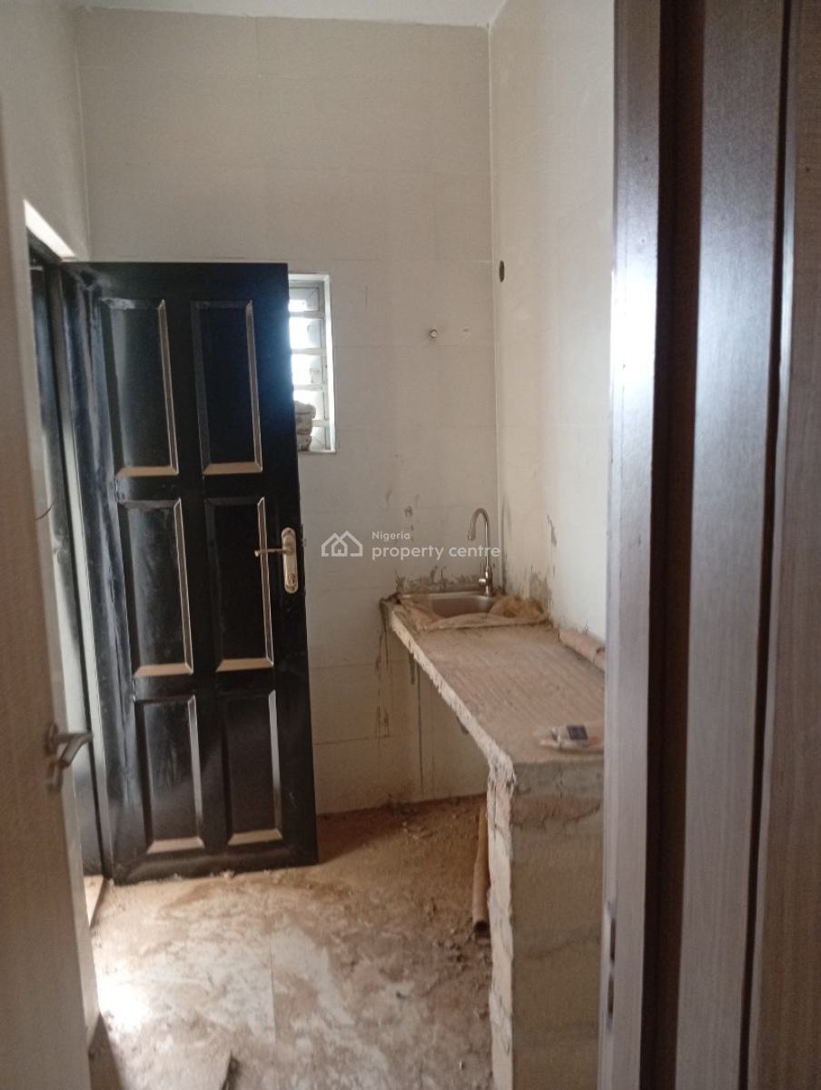 Executive 2 Bedrooms Flat, Modupe Estate, Alagbole, Via Ojodu Berger, Ojodu, Lagos, Flat / Apartment for Rent