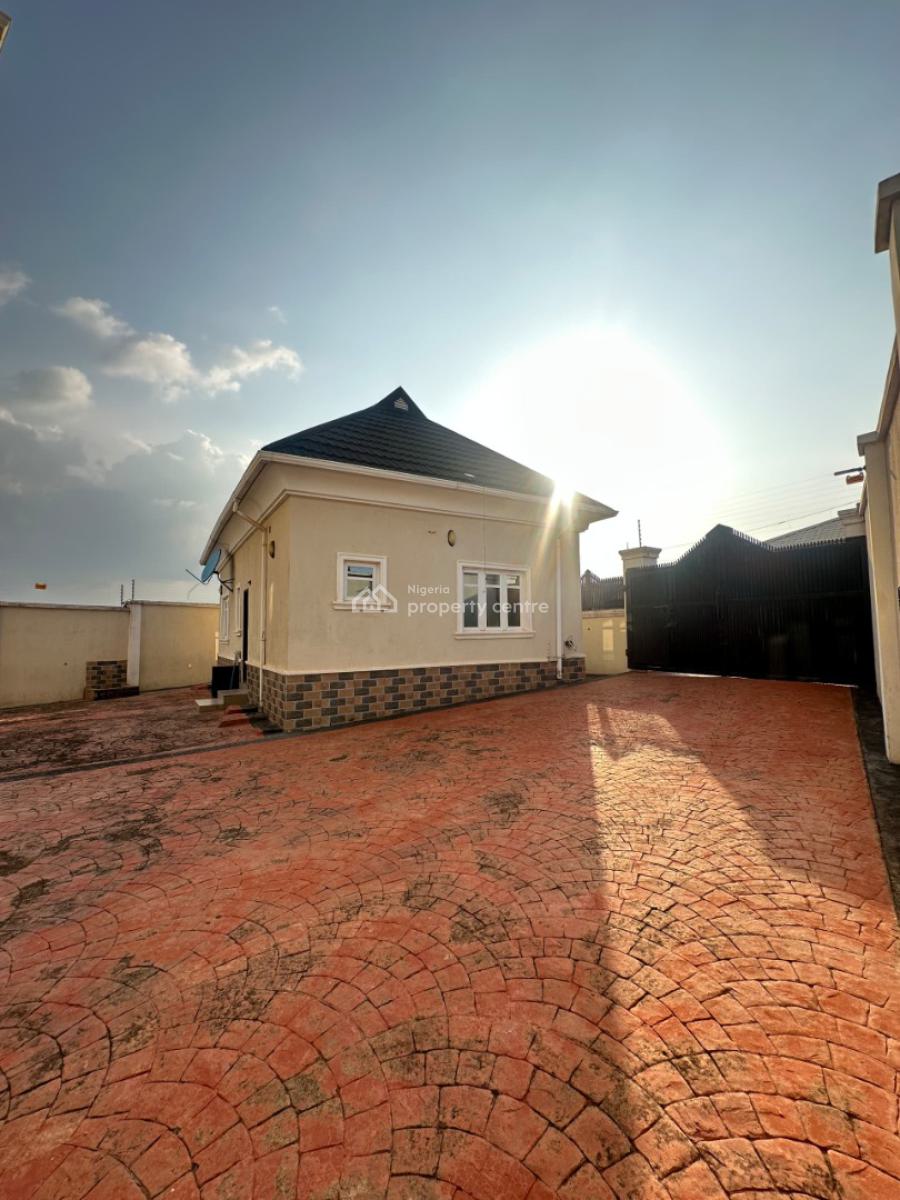 a Structurally Designed  5 Bedroom Duplex with 1 Bedroom Bq, Ariyibi Arola, Apete, Polyibadan Area, Ibadan, Oyo, Detached Duplex for Sale