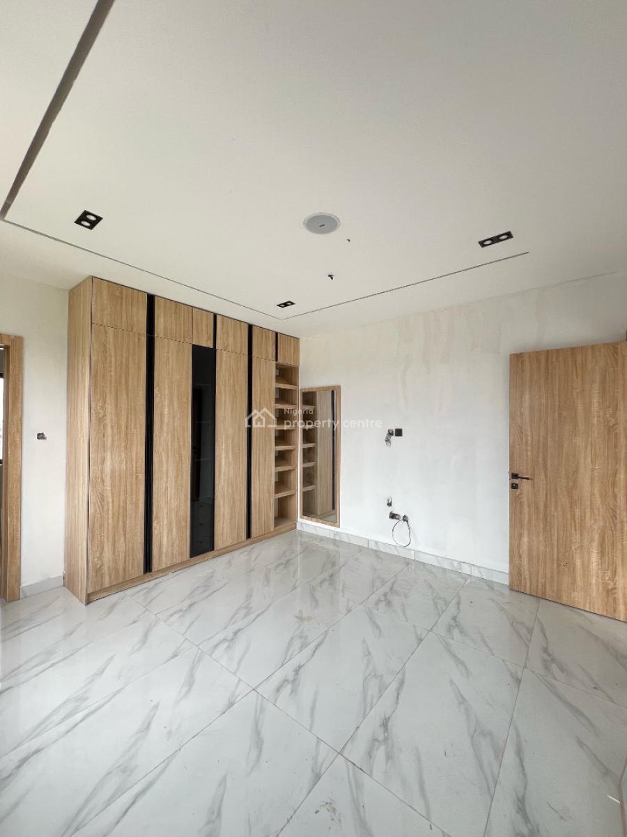 Spacious 2 Bedroom Apartment with Swimming Pool, Lekki Phase 1, Lekki, Lagos, Flat / Apartment for Sale