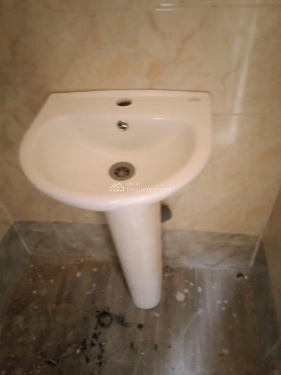 2 Bedroom Flat Apartment, Magodo, Lagos, Flat / Apartment for Rent