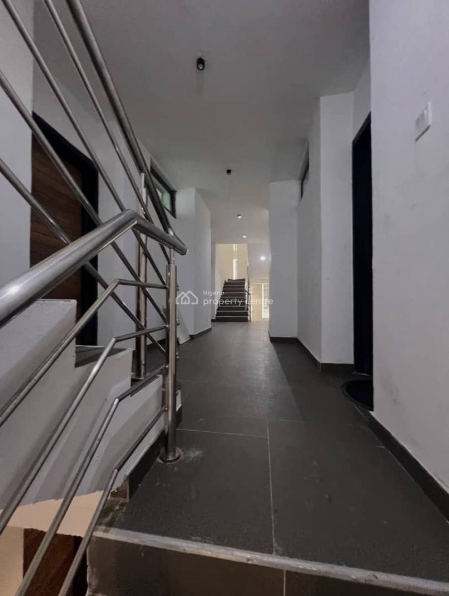 Spacious 2 Bedroom Apartment, Ologolo, Lekki, Lagos, Flat / Apartment for Rent