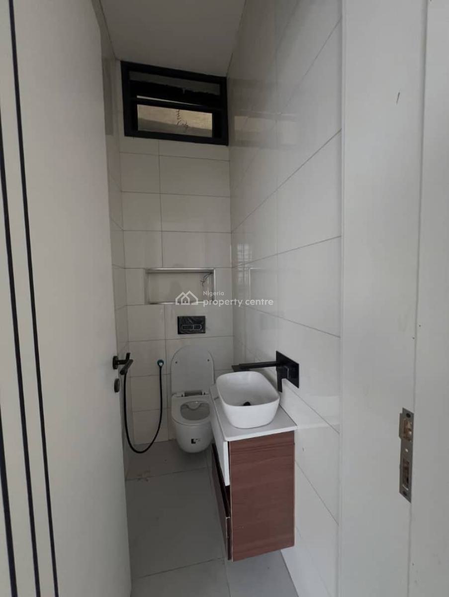 Spacious 2 Bedroom Apartment, Ologolo, Lekki, Lagos, Flat / Apartment for Rent