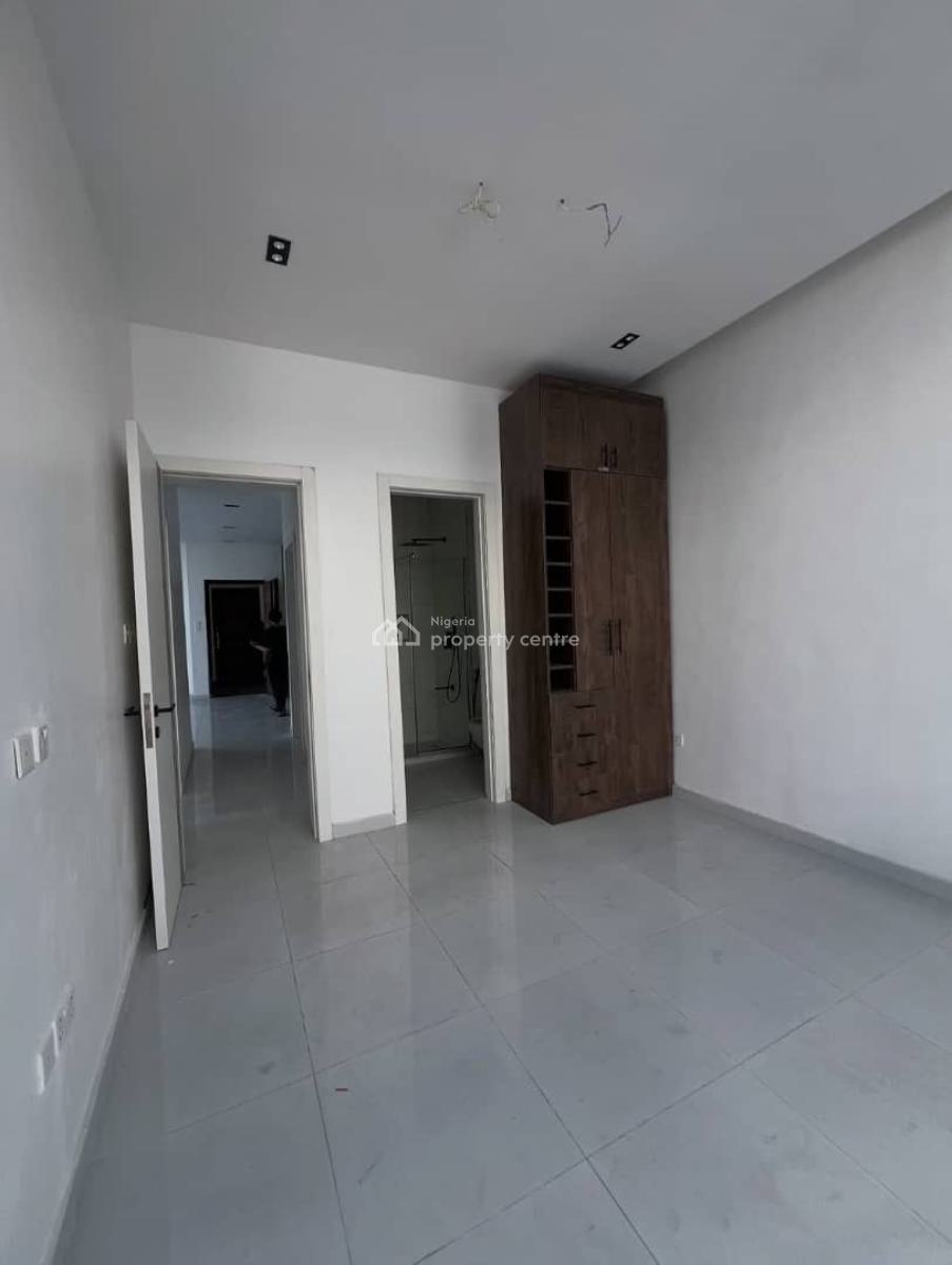 Spacious 2 Bedroom Apartment, Ologolo, Lekki, Lagos, Flat / Apartment for Rent