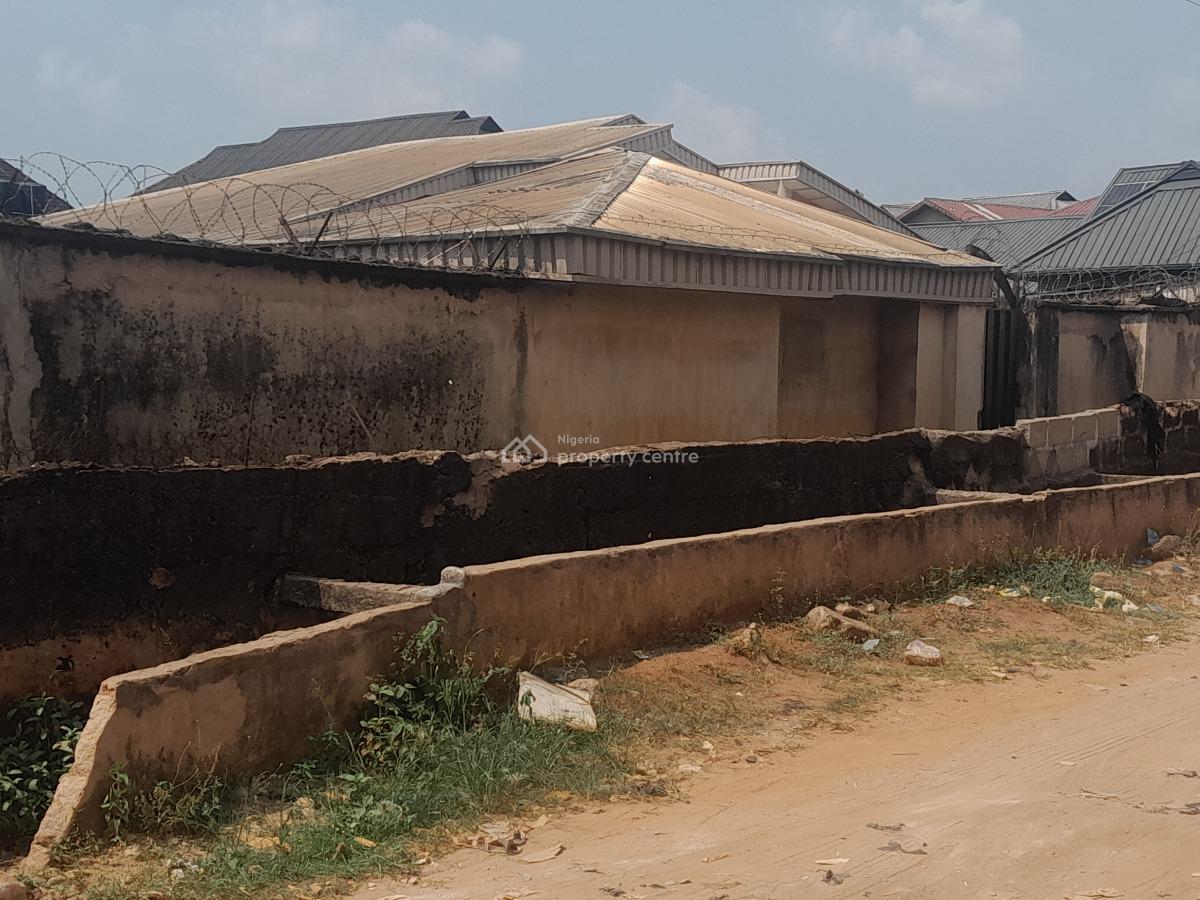 4 Bedroom Bungalow with 5 Toilets, 2 Bedrooms Flat 100ft By 100ft Land, Oko-central Road, Off Airport Road Gra, Benin, Oredo, Edo, Detached Bungalow for Sale