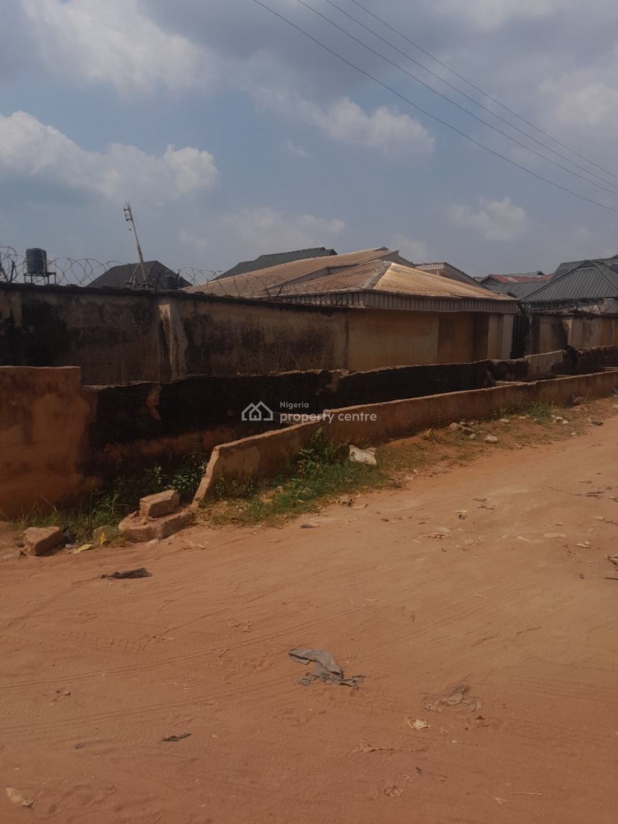 4 Bedroom Bungalow with 5 Toilets, 2 Bedrooms Flat 100ft By 100ft Land, Oko-central Road, Off Airport Road Gra, Benin, Oredo, Edo, Detached Bungalow for Sale